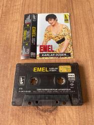 Emel - Karlar Düşer Kağıt Baskı Kaset
