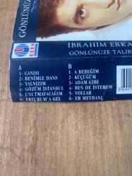 İbrahim Erkal - Gönlünüze Talibim Kaset ( İşaretli fotoğrafta, kartonet kulakçıkta bant var )