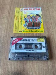 Komedi Dans Üçlüsü - Allak Bullak Show Kağıt Baskı Kaset