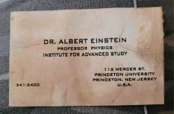 ALBERT EİNSTEİN KARTVİZİT. MUHTEMELEN SONRADAN ÇOĞALTMA. KOLEKSİYON AMAÇLI.