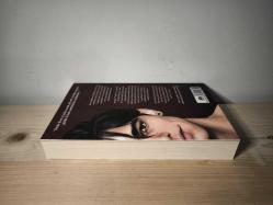 Kimse Gerçek Değil