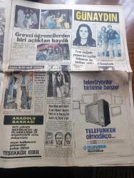Günaydın Gazetesi - Turkish Newspaper - 10 Şubat 1974 - Türkiye İş Bankası Küçük Mustafa Paşa şubesine gece giren 2 küçük soyguncu teslim oldu Fotoğraf - 12 ve 14 yaşındaki iki küçük çocuk Süleyman Anme ve Bahattin Binici İş bankası'nı soymaya kalktı Fotoğrafı - İş bankası'nın kasasında 300 bin lira vardı - Grevci öğrencilerden Bülent Öztürk açlıktan bayıldı Fotoğrafı - Jim Maykıl foto roman - Galatasaray Olimpia Night Club'de Sex Show - görünmeyen adam filmi Elhamra sinemasında - Ankara'da bir Vaşak vuruldu - Erenköy Paşam Taverna - Süleyman Demirel Bülent Ecevit ile yarım saat Necmettin Erbakan'la 2,5 dakika görüştü - Necmettin Erbakan Milli selamet partisi din partisi değil milliyetçi bir partidir dedi - Adalet Bakanı Şevket Kazan af ay sonuna kadar çıkacak - 72 dilden dünya basını ne diyor - Arafat kendisine karşı çıkan Georges Habbaş'ı Filistin Kurtuluş örgütünden atmak istiyor fotoğraf - Arçelik buzdolabı - Fenerbahçe 2 Samsunspor 0 Fotoğrafı -  Muhammed Ali Clay Fotoğrafı