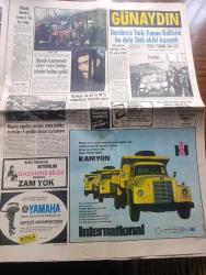 Günaydın Gazetesi - Turkish Newspaper - 4 Mart 1974 - Paris'te düşen Türk Hava Yolları uçağında 347 kişi öldü - 12 kilometre ötede bile cesetler bulundu fotoğraf - ölen kaptan Nejat Berköz Fotoğrafı - Ölen Hostes Semra Hıdır Fotoğrafı - olay yerine giden Paris radyosu muhabiri anlattı ağaçların dallarından cesetler sarkıyordu - Ankara uçağını 300 milyon liraya almıştık - Tepebaşı Cumhuriyet Night Club - Çin Night Club'de dansların taçsız kraliçesi İpek Güler - Londra Camping Ancelo - Dördüncü Türk Yunan rallisini bu defa Türk ekibi kazandı - Yol İş Federasyonu Başkanı Halit Mısırlıoğlu Türk İş'e uyarı yaptı - Süleyman Demirel'in televizyon konuşması meselesi - Suriye İsrail ile kısa zamanda barış masasına oturmak istiyor - Enver Sedat'ın Mısır'a davet ettiği Nixon'un Ortadoğu'da büyük bir geziye çıkacağı açıklandı - Dört Filistinli gerillanın kaçırdığı uçak Amsterdam havaalanına indiği sırada cayır cayır yandı - Fenerbahçe Galatasaray'ın işini bitirdi 2 1 Fotoğrafı - Ayhan Işık