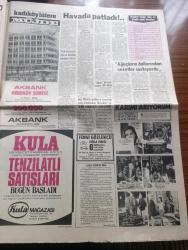 Günaydın Gazetesi - Turkish Newspaper - 4 Mart 1974 - Paris'te düşen Türk Hava Yolları uçağında 347 kişi öldü - 12 kilometre ötede bile cesetler bulundu fotoğraf - ölen kaptan Nejat Berköz Fotoğrafı - Ölen Hostes Semra Hıdır Fotoğrafı - olay yerine giden Paris radyosu muhabiri anlattı ağaçların dallarından cesetler sarkıyordu - Ankara uçağını 300 milyon liraya almıştık - Tepebaşı Cumhuriyet Night Club - Çin Night Club'de dansların taçsız kraliçesi İpek Güler - Londra Camping Ancelo - Dördüncü Türk Yunan rallisini bu defa Türk ekibi kazandı - Yol İş Federasyonu Başkanı Halit Mısırlıoğlu Türk İş'e uyarı yaptı - Süleyman Demirel'in televizyon konuşması meselesi - Suriye İsrail ile kısa zamanda barış masasına oturmak istiyor - Enver Sedat'ın Mısır'a davet ettiği Nixon'un Ortadoğu'da büyük bir geziye çıkacağı açıklandı - Dört Filistinli gerillanın kaçırdığı uçak Amsterdam havaalanına indiği sırada cayır cayır yandı - Fenerbahçe Galatasaray'ın işini bitirdi 2 1 Fotoğrafı - Ayhan Işık