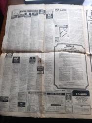 Günaydın Gazetesi - Turkish Newspaper - 25 Eylül 1978 - Süleyman Demirel 21 ekim'deki Adalet Partisi Büyük Kongresi için dedi ki Kamran İnan bana rakip olamaz Fotoğrafı - başbakan yardımcılığından istifa eden Turhan Feyzioğlu'nun yerine öğrencisi Hikmet Çetin getirildi Fotoğrafı - Dr Mahir Canbakan'ın tavsiyesi Cumhurbaşkanı Fahri Korutürk İstanbul'dan Ankara'ya dönsün - dünya erkek vücut güzelliği yarışmasında 2 Türk Eryetiş Kurtaral Ve Serdar Kebapçılar Dünya altıncısı oldular fotoğraf - 4 Arap ülkesi Mısır devlet başkanı Enver Sedat'ı devirmek için 1 Milyar dolarlık fon kurdu - Türk aleyhtarı Gece Yarısı Ekspresi filmini okuyucunun gözleri önüne seriyoruz - Söksa çamaşırları - İngiliz sarayı'nın haşarı çocuğu Prens Charles - Türkiye ile Yunanistan Maraş konusunda anlaşmaya vardı - Philishave tıraş makinesi - Filiz Akın dünyada tam anlamıyla mutluluk diye bir şey yok Fotoğraflar - İlker İnanoğlu Fotoğrafı - Avrupa kupaları ilk tur rövanş maçları için Fenerbahçe Galatasaray gidiyor