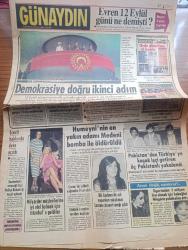 Günaydın Gazetesi - Turkish Newspaper - 12 Eylül 1981 - 12 Eylül 1980 sabahı ülke yönetimine el koyan Milli Güvenlik konseyi üyeleri her alanda yoğun çalışmalarla dolu bir yıl geçirdi fotoğraf - demokrasiye doğru ikinci adım - 12 Eylül 1980 ve 13 Eylül 1980 tarihli günaydın gazeteleri Fotoğrafı - Kenan Evren bu gece televizyonda geçen 12 ayı anlatacak - Bülent Ecevit hakkında dava açıldı - Humeyni'nin en yakın adamı Medeni bomba ile öldürüldü - Orient Express seferini düzenleyen firmanın iki yetkilisi Brigitte Ve Auabel İstanbul'a geldi fotoğraf - bir iş adamı ile aşk yaparken yakalanan Leman Tekeli cinayet sanığı çıktı - Ahmet Özhan 4 şarkı söyleyecek Fotoğrafı - 1971 yapımı Feride filmi ikinci kez ekrana geliyor başrolde Engin Çağlar Emel Sayın Fotoğrafı - dizi film tehlike çemberi saat 19.05'te - Preveze dizisinin Deniz sahneleri Gölcük'te çekilecek - plaj güzeli Nebze Kığ'a ödül olarak eşekle ada turu yaptırdılar Fotoğrafı - Alman parlamentosunda Türk düşmanları yenilgiye uğradı