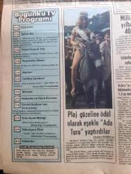 Günaydın Gazetesi - Turkish Newspaper - 12 Eylül 1981 - 12 Eylül 1980 sabahı ülke yönetimine el koyan Milli Güvenlik konseyi üyeleri her alanda yoğun çalışmalarla dolu bir yıl geçirdi fotoğraf - demokrasiye doğru ikinci adım - 12 Eylül 1980 ve 13 Eylül 1980 tarihli günaydın gazeteleri Fotoğrafı - Kenan Evren bu gece televizyonda geçen 12 ayı anlatacak - Bülent Ecevit hakkında dava açıldı - Humeyni'nin en yakın adamı Medeni bomba ile öldürüldü - Orient Express seferini düzenleyen firmanın iki yetkilisi Brigitte Ve Auabel İstanbul'a geldi fotoğraf - bir iş adamı ile aşk yaparken yakalanan Leman Tekeli cinayet sanığı çıktı - Ahmet Özhan 4 şarkı söyleyecek Fotoğrafı - 1971 yapımı Feride filmi ikinci kez ekrana geliyor başrolde Engin Çağlar Emel Sayın Fotoğrafı - dizi film tehlike çemberi saat 19.05'te - Preveze dizisinin Deniz sahneleri Gölcük'te çekilecek - plaj güzeli Nebze Kığ'a ödül olarak eşekle ada turu yaptırdılar Fotoğrafı - Alman parlamentosunda Türk düşmanları yenilgiye uğradı
