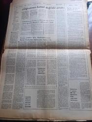 Cumhuriyet Gazetesi - Turkish Newspaper - 12 Eylül 1980 - parlamento bir hükümet feshedildi - silahlı kuvvetler yönetime el koydu - genelkurmay ve Milli Güvenlik konseyi Başkanı Orgeneral Kenan Evren bugün saat 13.00'te Radyo ve televizyondan halka hitap edecek - parlamento üyelerinin dokunulmazlıkları kaldırıldı - teröristlere silah sağlayan bir örgüt ele geçirildi Fotoğrafı - terörün getirdiği yeni yaşam yazan Yalçın Pekşen - dünyada bugün yazan Ali Sirmen - İhsan Sabri'nin eski dosyaları yazan İlhan Selçuk - tarihi yapan kim yazan Melih Cevdet Anday - TÜSİAD üretimdeki yavaşlama kronikleşmiştir - belalı sevgili filminde Burt Reynolds Fotoğrafı - modern eğitim fen dershanesi - radyo ve televizyon programı - Sine Sen mersin'deki silahlı saldırıyı protesto etti - Galatasaray savunma üzerine çalıştı - milli takım baş antrenörü Sabri kiraz - Binicilikte iki bronz kazandık - unutulan Ankara yazan Hıncal Uluç - bombalı pankartlar nedeniyle dün de 5 polis yaralandı - Müşerref Hekimoğlu