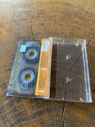 AŞIK NURİ YÜCEL - YUSUFOĞLAN'LI MUHARREMİN DESTANI / ESİRİ OLMUŞUM ZALİM GURBETİN - KASET