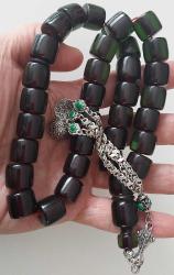 OSMANLI DÖNEMİ OBJEDEN YAPILMA IŞIKTA YEŞİL VE KIRMIZI-SİYAH ÜÇ RENK GÖRÜNÜMLÜ MUHTEŞEM SIKMA KEHRİBAR TESPİH GÜMÜŞ PÜSKÜLLÜ 1AA1R1R1 ÇOK NADİR