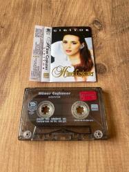 Hüner Coşkuner - Gidiyor Kaset