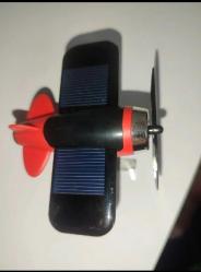 Güneş enerjisiyle çalışan araç içi süs