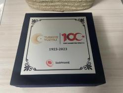 2023 - Türkiye Cumhuriyeti'nin 100.Yılı - Okside Gümüş Hatıra Para - Darphane Sertifikalı - Çil - Lacivert Kadife Kutusunda