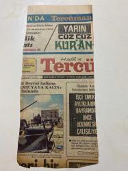 TERCÜMAN GAZETESİ KUPÜRÜ 33 x 13 cm ebatında Tek Yaprak 1980LER - TARİHTEN BUGÜNE İLHAN BARDAKÇI KÖŞE YAZISI -Bardakçı-Mustafa Kemal Atatürk-Sezar-Pompe-Anıt-Kabir’de 30 yıllık ayıp-Bir başını kaldırsada-Yanlış ki ne yanlış-Bitmez ki hatalarımız-Yarın cüz cüz Kur’an-Beyrut halkına Yaya kaçın-İşçi emekli aylıkları bayramdan önce ödenmesi çalışılıyor