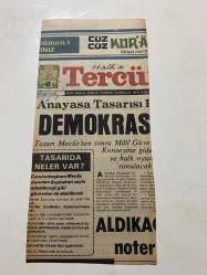 TERCÜMAN GAZETESİ KUPÜRÜ 30 x 13 cm ebatında Tek Yaprak 1980LER - TARİHTEN BUGÜNE İLHAN BARDAKÇI KÖŞE YAZISI -Bardakçı-Hakim Efendinin beraat gerekçesi-Kadı Efendi ne demektir-Hakim değil sosyolog-Cüz cüz Kur’an-12’nci cüz-Anayasa Tasarısı-Demokrasi-Tasarında neler var-Aldıkaçtı noter