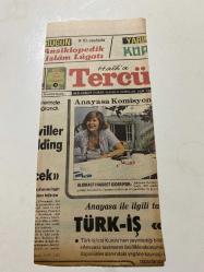 TERCÜMAN GAZETESİ KUPÜRÜ 35 x 13 cm ebatında Tek Yaprak 1980LER - TARİHTEN BUGÜNE İLHAN BARDAKÇI KÖŞE YAZISI -Bardakçı-Saddam Hüseyin-Humeyni-Bizim yerler var uzakta-Nerede kalmış diplomatlar-Çevreye bir baksanıza-Bir kan gayyası ki-Anayasa Komisyonu-Aldıkaçtı hasret gideriyor-Türk-İş