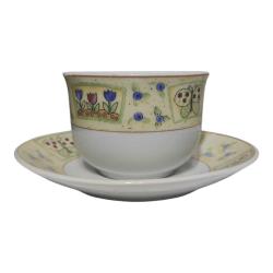 Vintage Çiçek ve Kelebek Desenli Çay Fincanı