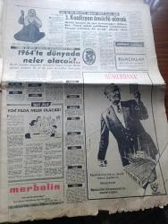 Yeni Sabah Gazetesi - Turkish Newspaper - 31 Aralık 1963 - Lefkoşa Dün fiilen ikiye Taksim edildi - gençliğin yabancı devlet reislerine Kıbrıs katliamını gösteren yeni yıl kartı Fotoğrafı - Türk halkı yeni seneye kederlik olarak giriyor - Fazıl Küçük artık adada meşru bir hükümet bulunmuyor dedi - Yeni Yıla girerken karikatür - Cafer İle Hürmüz çizen Altan Erbulak - İstanbul'da sinema tiyatro programı - yeni yıl için kehanette bulunan Gürcü Bacı 3. Koalisyon ömürlü olacak - bir yılbaşı hikayesi yazan Adnan Tahir - dünyada yılın adamı John Fitzgerald Kennedy - Türkiye'de yılın adamı İsmet İnönü - yılın kadınları Valentina Tereşkova Christine Keeler Ve Bayan Ngo Dinh Nhu - sinema dünyasının meşhurlarından seçme sözler - Yeni Sabah 1964 takvimi - Fatma Girik 6 çocuk sahibi olmak istiyor fotoğraf - 1963 sadece Galatasaray için başarı dolu bir yıl oldu - yılın sporcusu Muharrem Dalkılıç Fotoğrafı - Türkan Şoray'ın ne yapacağı belli değil Fotoğrafı - Belgin Doruk yılbaşında dostlarıyla Foto