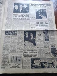Yeni Sabah Gazetesi - Turkish Newspaper - 14 Ocak 1960 - İsmet İnönü Dün başvekil Adnan Menderes'e sert bir cevap verdi Fotoğrafı - Gümülcine'de sel felaketi Fotoğrafı - Saidi Nursi seyahat için sebep arıyor - üniversiteli gençler irticai protesto etti fotoğraf - Aydın'da Saidi Nursi'yi tenkit eden bir gazetenin sahibi tehdit edildi - Yenigün gazetesi para cezasına mahkum oldu - 2 gazeteci 405'er gün hapse mahkum oldu - Brigitte Bardot kocası ve oğlu Fotoğrafı - Senede 1,5  milyar Türk lirası kazanan adam Isaac Wolfson Fotoğrafı - Cafer İle Hürmüz çizen Altan Erbulak - Hayk Hammer çizen Oğuz Aral - İttihat ve Terakki içinde dönenler anlatan Galip Vardar Yazan Samih Nafiz Tansu Yazı Dizisi - müzik bahisleri yazan Azmi Nihat - Fenerbahçe dün de Çek Spartak'a yenildi fotoğraf - Fenerbahçe'de ilk tedbir antrenör Molnar ve Altı futbolcu cezalandırıldı Fotoğrafı - Coşkun Özarı Galatasaray'a başantrenör oldu fotoğraf - İsmet Uluğ Fenerbahçe başkanı Agah Erozon'a cevap verdi - Burhan Sargun