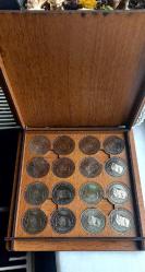 TARİHTE TÜRK DEVLETLERİ  ÇİL KONDİSYONDA AHŞAP  KUTUSUNDA