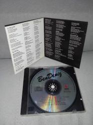 Cd Bendeniz ilk albümü Ya Sen Ya Hiç. Orijinal 1993 Raks ilk baskı. Diskte çizikler var. 11. şarkı dışındakiler sorunsuz çalışıyor. 11. şarkı çalışmıyor.