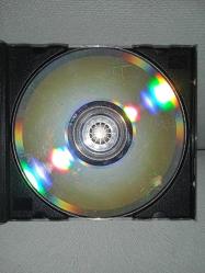 Cd Bendeniz ilk albümü Ya Sen Ya Hiç. Orijinal 1993 Raks ilk baskı. Diskte çizikler var. 11. şarkı dışındakiler sorunsuz çalışıyor. 11. şarkı çalışmıyor.