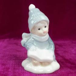 KİTAP OKUYAN KÜÇÜK ÇOCUK EL BOYAMA PORSELEN BİBLO