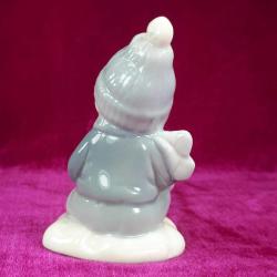 KİTAP OKUYAN KÜÇÜK ÇOCUK EL BOYAMA PORSELEN BİBLO