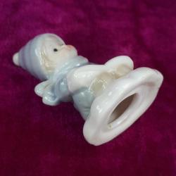 KİTAP OKUYAN KÜÇÜK ÇOCUK EL BOYAMA PORSELEN BİBLO