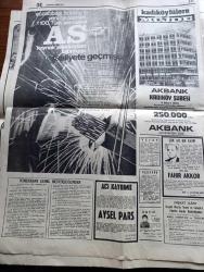 Hürriyet Gazetesi - Turkish Newspaper - 4 Mart 1974 - THY'NİN Londra'ya giden uçağı Paris'te ormana düştü 346 ölü var - tarihin en büyük ve en korkunç uçak kazası  - yabancı ajanslara göre sabotaj cesetler paramparça Fotoğrafı - Kanlı orman ormanlıktan çıkmıştı Fotoğrafı - uçakta az sayıda Türk vardı ölenlerin çoğu paris'ten binen ingilizlerdi - korkunç kazada parça parça olan THY DC 10 Ankara uçağından geriye pek bir şey kalmadı Fotoğrafı - THY en güzel elemanları Oral Ulusman Nejat Berköz Ertan Özer ve Hayri Tezcan'ı kaybetti - düşen uçağı kaçıran İngiliz Rugby takımı şampanya içti - yerini başkası alan hostes Ayşen Gigat keşke Ben ölseydim diyor fotoğraf - Bebek Maksimde Behiye Aksoy Ayhan Işık Müjdat Gezen Nil Burak ve Selma Güneri - Gönül Yazar Murat Soydan Ayten Alpman Cilalı İbo Nükhet Duru çakıl gazinosunda - Akbank Kadıköy şubesi açılıyor - Bu da Fenerbahçe'nin Galatasaray'a balyoz gibi yumruğu 2 1 Fotoğrafı - Fenerbahçe'nin feveranı Birch'ün intiharı yazan Gündüz Kılıç