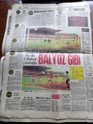 Hürriyet Gazetesi - Turkish Newspaper - 4 Mart 1974 - THY'NİN Londra'ya giden uçağı Paris'te ormana düştü 346 ölü var - tarihin en büyük ve en korkunç uçak kazası  - yabancı ajanslara göre sabotaj cesetler paramparça Fotoğrafı - Kanlı orman ormanlıktan çıkmıştı Fotoğrafı - uçakta az sayıda Türk vardı ölenlerin çoğu paris'ten binen ingilizlerdi - korkunç kazada parça parça olan THY DC 10 Ankara uçağından geriye pek bir şey kalmadı Fotoğrafı - THY en güzel elemanları Oral Ulusman Nejat Berköz Ertan Özer ve Hayri Tezcan'ı kaybetti - düşen uçağı kaçıran İngiliz Rugby takımı şampanya içti - yerini başkası alan hostes Ayşen Gigat keşke Ben ölseydim diyor fotoğraf - Bebek Maksimde Behiye Aksoy Ayhan Işık Müjdat Gezen Nil Burak ve Selma Güneri - Gönül Yazar Murat Soydan Ayten Alpman Cilalı İbo Nükhet Duru çakıl gazinosunda - Akbank Kadıköy şubesi açılıyor - Bu da Fenerbahçe'nin Galatasaray'a balyoz gibi yumruğu 2 1 Fotoğrafı - Fenerbahçe'nin feveranı Birch'ün intiharı yazan Gündüz Kılıç
