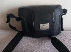 VİNTAGE JAPON ÜRETİMİ CANON POWER SHOT G1. DİJİTAL FOTOĞRAF MAKİNESİ.  DERİ KILIFLI.  TEST EDİLMEDİĞİ İÇİN ÇALIŞIP ÇALIŞMADIĞINI BİLMİYORUM. TÜM FONKSİYONLARI TEMİZ.  KOLEKSİYONLUK