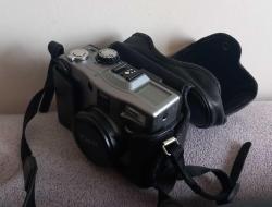 VİNTAGE JAPON ÜRETİMİ CANON POWER SHOT G1. DİJİTAL FOTOĞRAF MAKİNESİ.  DERİ KILIFLI.  TEST EDİLMEDİĞİ İÇİN ÇALIŞIP ÇALIŞMADIĞINI BİLMİYORUM. TÜM FONKSİYONLARI TEMİZ.  KOLEKSİYONLUK