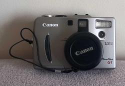 VİNTAGE JAPON ÜRETİMİ CANON POWER SHOT G1. DİJİTAL FOTOĞRAF MAKİNESİ.  DERİ KILIFLI.  TEST EDİLMEDİĞİ İÇİN ÇALIŞIP ÇALIŞMADIĞINI BİLMİYORUM. TÜM FONKSİYONLARI TEMİZ.  KOLEKSİYONLUK