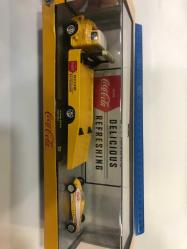 “M2 Machines Coca-Cola Lisanslı 1958 Dodge COE Truck & Belly Tanker – Kutulu Koleksiyonluk Set”