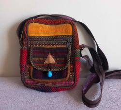 EL DOKUMA KİLİM VE SÜET DERİDEN YAPILMIŞ KOL ÇANTASI.  HİÇ KULLANILMADI