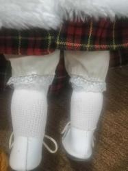 1990 DAMGALI PORSELEN BEBEK KIRMIZI ŞAPKALI GÜZEL KIZ YILBAŞI ELBİSELİ, AYAKKABILI