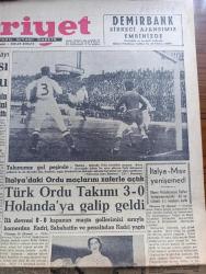 Hürriyet Gazetesi - Turkish Newspaper - 21 Mart 1955 - Suriye'nin son muhtırası Dün elçiye iade olundu - notayı bizzat iade eden başvekil Adnan Menderes - Yüzer havuz Fotoğrafı - italya'daki Ordu maçlarını zaferle açtık Fotoğrafı - Türk ordu takımı 3-0 Hollanda'ya galip geldi - dünya ordulararası futbol şampiyonasında İtalya Mısır yenişemedi - Demokrat Parti İzmir Kongresi bugünden itibaren çalışmalarına başlıyor - Adnan Menderes Endonezya'ya davet edildi - Churchill 1 2 hafta içinde istifa edecek - Ankara koleji öğrencileri dinlenmek için İstanbul'a geldi Haydarpaşa garında Fotoğrafı - Türkiye Masonlar Derneği Kongresi Tepebaşı'nda yapıldı fotoğraf - dünya gazeteleri ne diyor - İstanbul belediyesi ile petrol şirketi arası dava - Adalar gecesi şiir komedi tiyatrosunda takdim eden Muzaffer Tema - Aşk Arzusu çizen Faruk Geç - Türkiye Hollanda Ordu maçından Telecronixle aldığımız fotoğraflar - İsfendiyar ve Ali'nin beraber sürdürdüğü bir akın Fotoğrafı - İstanbul Ankara Radyosu Programı