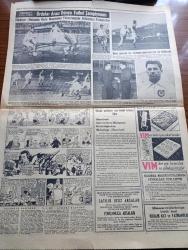 Hürriyet Gazetesi - Turkish Newspaper - 21 Mart 1955 - Suriye'nin son muhtırası Dün elçiye iade olundu - notayı bizzat iade eden başvekil Adnan Menderes - Yüzer havuz Fotoğrafı - italya'daki Ordu maçlarını zaferle açtık Fotoğrafı - Türk ordu takımı 3-0 Hollanda'ya galip geldi - dünya ordulararası futbol şampiyonasında İtalya Mısır yenişemedi - Demokrat Parti İzmir Kongresi bugünden itibaren çalışmalarına başlıyor - Adnan Menderes Endonezya'ya davet edildi - Churchill 1 2 hafta içinde istifa edecek - Ankara koleji öğrencileri dinlenmek için İstanbul'a geldi Haydarpaşa garında Fotoğrafı - Türkiye Masonlar Derneği Kongresi Tepebaşı'nda yapıldı fotoğraf - dünya gazeteleri ne diyor - İstanbul belediyesi ile petrol şirketi arası dava - Adalar gecesi şiir komedi tiyatrosunda takdim eden Muzaffer Tema - Aşk Arzusu çizen Faruk Geç - Türkiye Hollanda Ordu maçından Telecronixle aldığımız fotoğraflar - İsfendiyar ve Ali'nin beraber sürdürdüğü bir akın Fotoğrafı - İstanbul Ankara Radyosu Programı