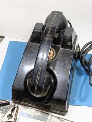 MACARİSTAN ÜRETİMİ ESKİ MANYETOLU TELEFON--ÇEVİRME KOLU YOK