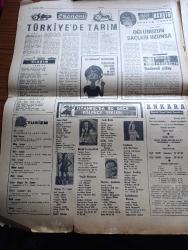 Ankara Gazetesi - Turkish Newspaper - 18 Eylül 1976 - günün meselesi Yunanistan'daki NATO üslerinin geleceği - Süleyman Demirel 6. Basın toplantısını bugün yaptı - ucuz giyim fuarına rağbet gün geçtikçe azalıyor yazan Aysun Devrilmez - 9 Eylül'de ölen Çin lideri Mao Zedung'un devlet başkanı olmaması nedeniyle Türkiye'de bugün bayraklar yarıya inmedi - ODTÜ öğrencileri bir günlük boykot kararı aldılar yazan Mustafa S. Tümer - anıtlaşan yapılarımız  yazan Laleli Camii yazan Aysel Okan - Genel İş bugün Ankara'da yapılan mitinge katılmadı - Vip turizm - Yeşilçam aile gazinosunda Sevtap Çetinkale Nazan Koral - Luna Parkta Neşe Karaböcek Gökben İzzet Altınmeşe Ayhan Işık - Taşlık gazinosunda Nigar Uluerer İzzet Günay Nükhet Duru - öldüren Çinli bebek filmi Atlas sinemasında - arkadaşım Bruce Lee filmi yeni Melek sinemasında - TRT radyo programı - Ozan Selahattin Demircan ve eseri silik hatıralar yazan Nuri Kırcıoğlu - O Kente şiiri yazan Ayfer Kaur - barış gücü askeri Kıbrıs'tan atıldı