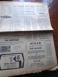 Ankara Gazetesi - Turkish Newspaper - 18 Eylül 1976 - günün meselesi Yunanistan'daki NATO üslerinin geleceği - Süleyman Demirel 6. Basın toplantısını bugün yaptı - ucuz giyim fuarına rağbet gün geçtikçe azalıyor yazan Aysun Devrilmez - 9 Eylül'de ölen Çin lideri Mao Zedung'un devlet başkanı olmaması nedeniyle Türkiye'de bugün bayraklar yarıya inmedi - ODTÜ öğrencileri bir günlük boykot kararı aldılar yazan Mustafa S. Tümer - anıtlaşan yapılarımız  yazan Laleli Camii yazan Aysel Okan - Genel İş bugün Ankara'da yapılan mitinge katılmadı - Vip turizm - Yeşilçam aile gazinosunda Sevtap Çetinkale Nazan Koral - Luna Parkta Neşe Karaböcek Gökben İzzet Altınmeşe Ayhan Işık - Taşlık gazinosunda Nigar Uluerer İzzet Günay Nükhet Duru - öldüren Çinli bebek filmi Atlas sinemasında - arkadaşım Bruce Lee filmi yeni Melek sinemasında - TRT radyo programı - Ozan Selahattin Demircan ve eseri silik hatıralar yazan Nuri Kırcıoğlu - O Kente şiiri yazan Ayfer Kaur - barış gücü askeri Kıbrıs'tan atıldı