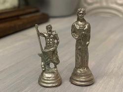 mini antik adam figürleri