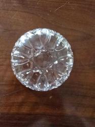 Vintage kesme (kristal görünümlü) camdan yapılmış, kenarları dalgalı, yıldız ve yaprak benzeri geometrik desenlere sahip küçük kase (çerezlik/mezelik)