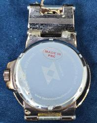 Çin Üretimi Dijital 46 mm Kasa Kol Saati, Çalışır Durumda Kayışı Yok Küçük Kadranlar İşlevsel Değildir