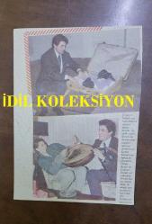 COŞKUN SABAH'IN GAZETEDEN KESİLME FOTOĞRAFI - 15 x 11 cm EBADINDA - COŞKUN SABAH ve HÜLYA AVŞAR AYNI KAREDE - ARKA SAYFA: İZZET ALTINMEŞE ve BELKIS AKKALE