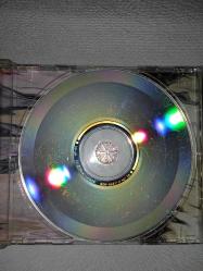 CD Tarkan karma albümü. Orijinal. kitapçığında hafif yıpranma ile dinlemeyi etkilemeyen çizikler var. Sorunsuz çalışıyor.