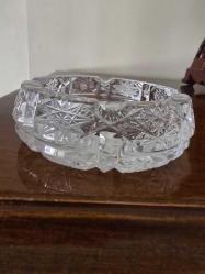 Vintage Kurşun kristal veya yüksek kaliteli pres camdan yapılmış kesme cam (cut glass) küllükler