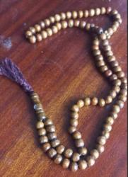 LOT.13 » Mekke kabe mercekli ahşap 99 luk zikir tespihi. NADİR.