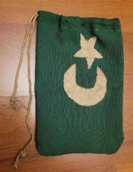 LOT.11 » ESKİLERDEN EL DİKİMİ AY YILDIZLI KESE.